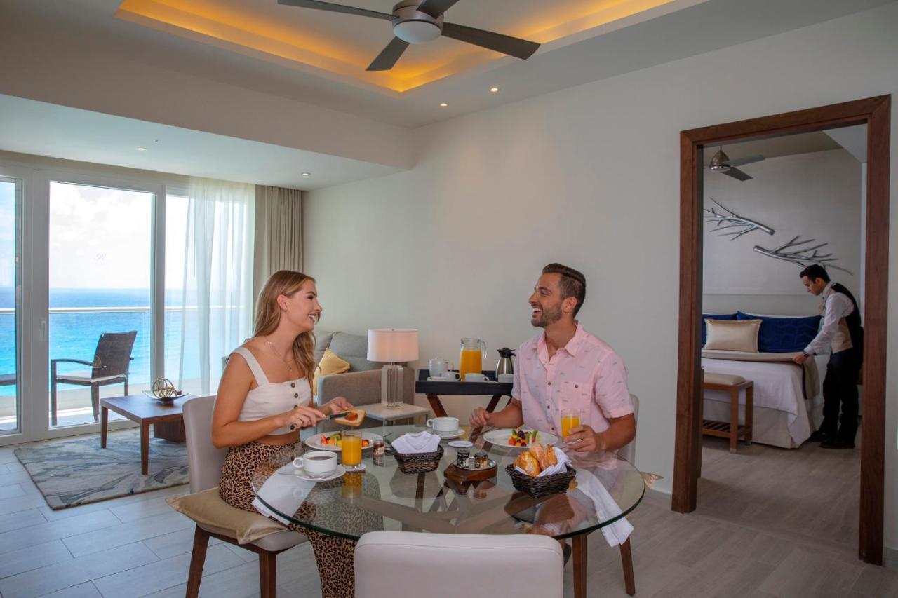Royalton Chic Cancun, An Autograph Collection All-Inclusive Resort - Adults Only Dış mekan fotoğraf A suite at the Hard Rock Hotel Vallarta