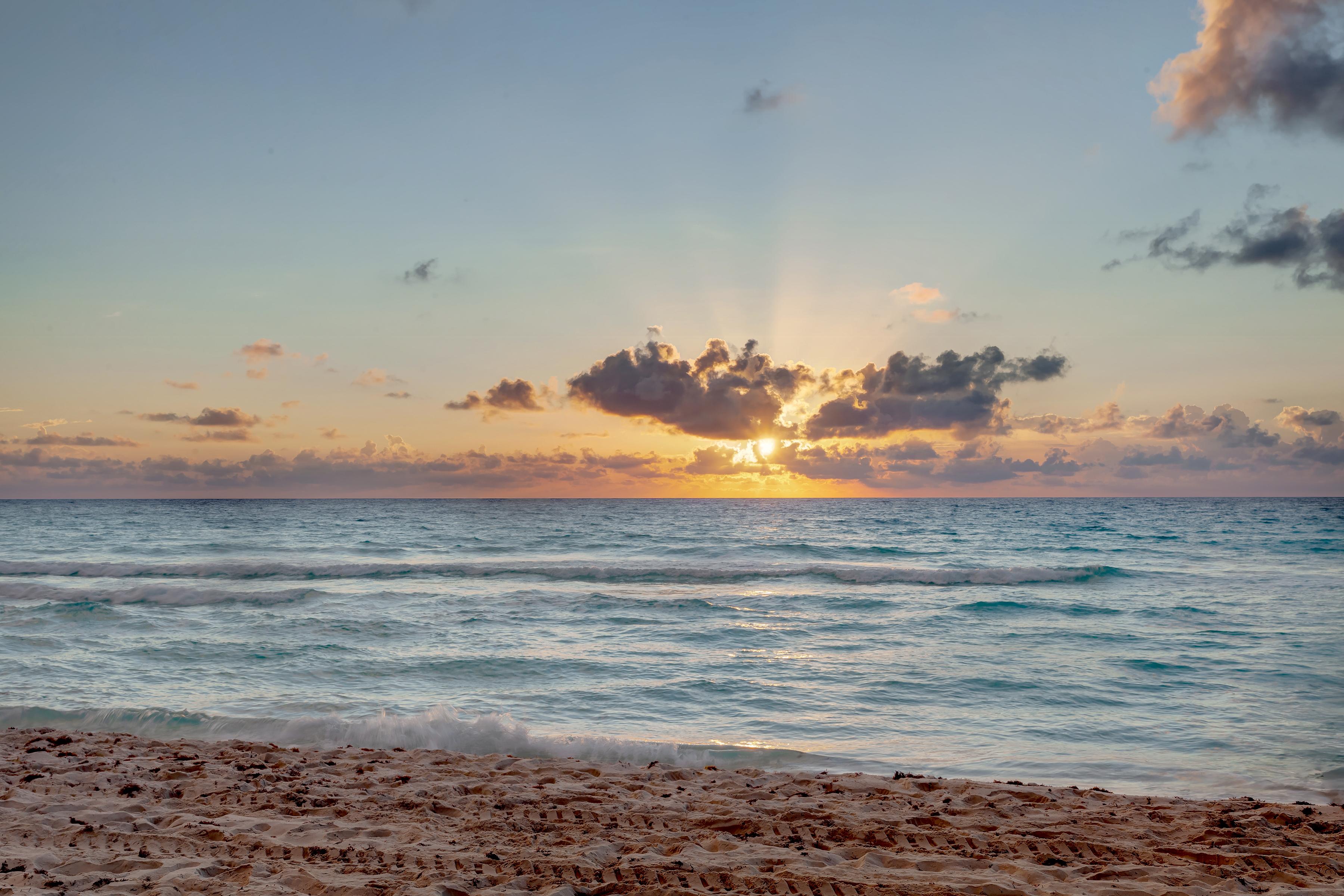 Royalton Chic Cancun, An Autograph Collection All-Inclusive Resort - Adults Only Dış mekan fotoğraf Sunset at Playa del Carmen
