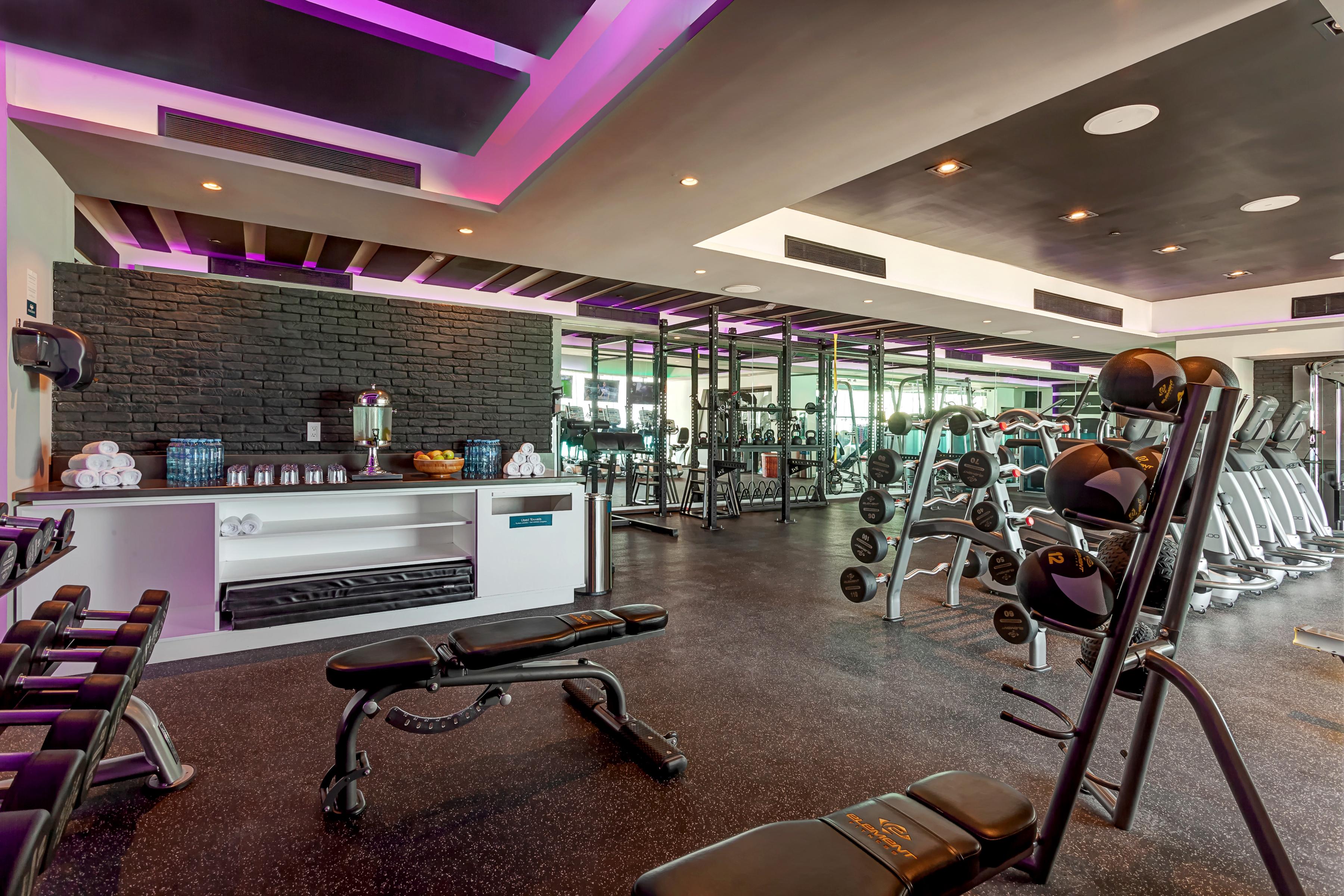 Royalton Chic Cancun, An Autograph Collection All-Inclusive Resort - Adults Only Dış mekan fotoğraf The gym at the hotel