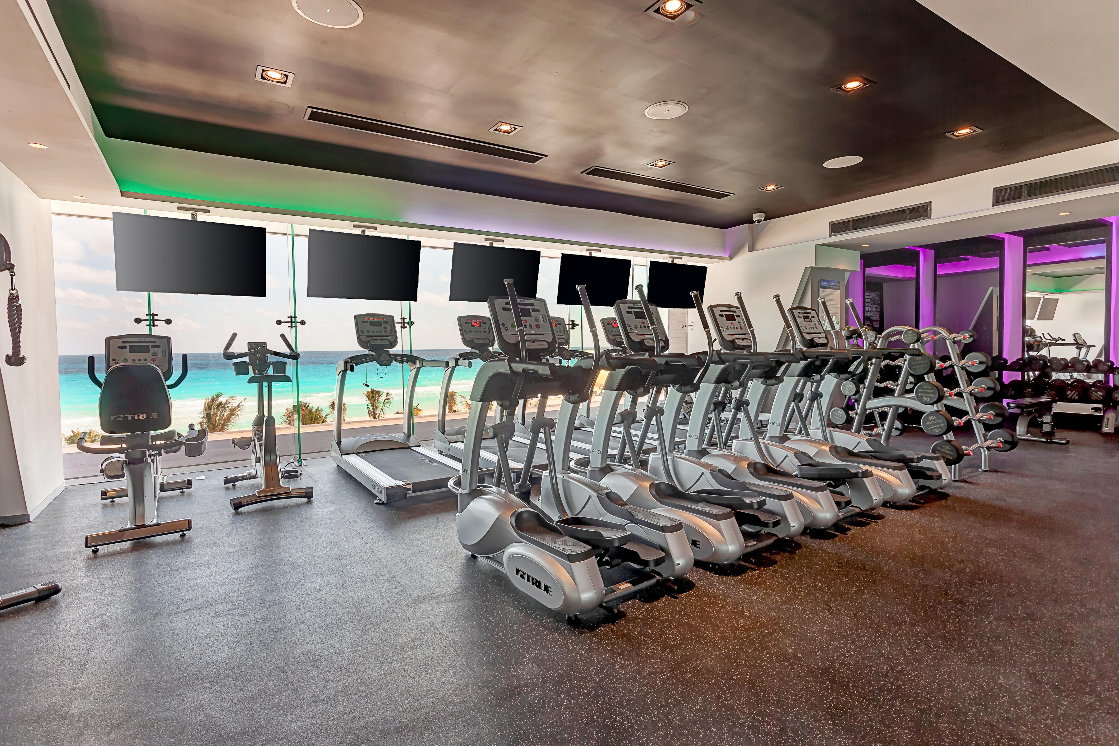 Royalton Chic Cancun, An Autograph Collection All-Inclusive Resort - Adults Only Dış mekan fotoğraf The gym at the hotel